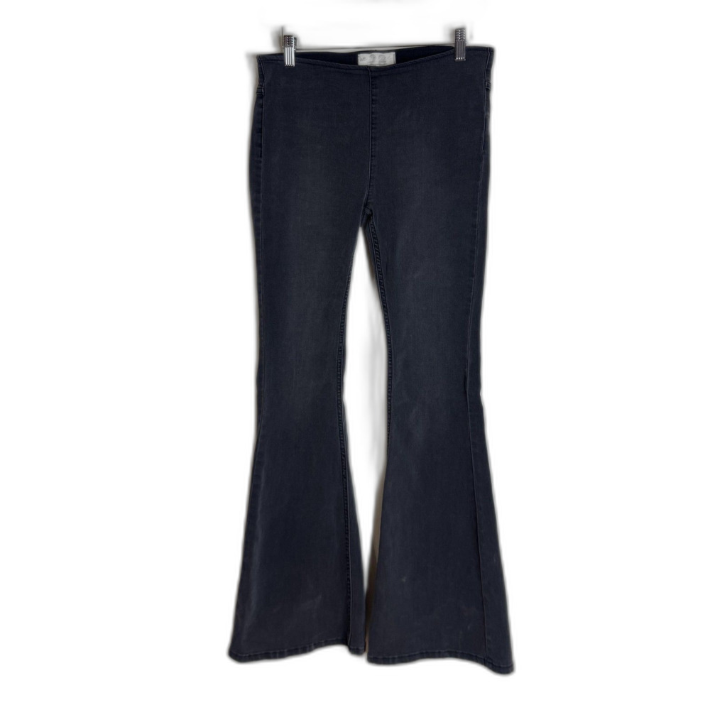 We The Free ladies flare wide leg Mid Rise Stretch Pull On jeans size 28